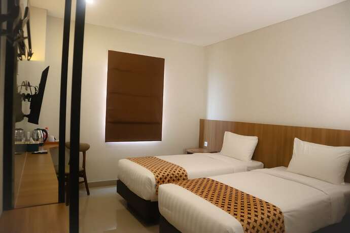 Imagen general del Hotel Front One Gombong. Foto 3