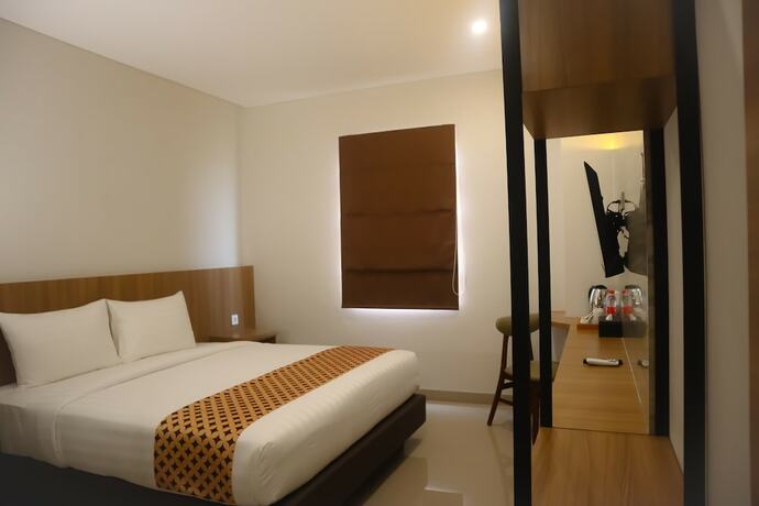 Imagen de la habitación del Hotel Front One Gombong. Foto 16