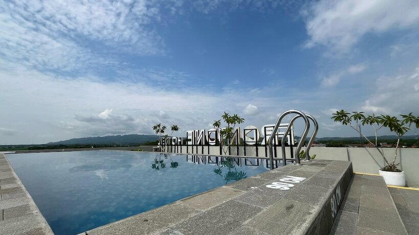 Imagen general del Hotel Front One Gombong. Foto 8