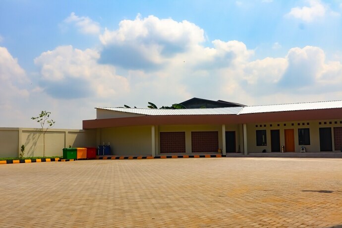 Imagen general del Hotel Front One Gombong. Foto 9