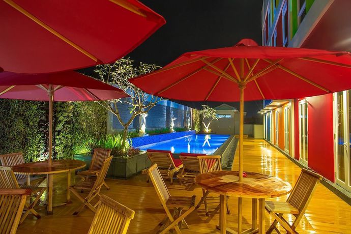 Imagen de la piscina del Hotel Front One Hotel Purwodadi. Foto 10