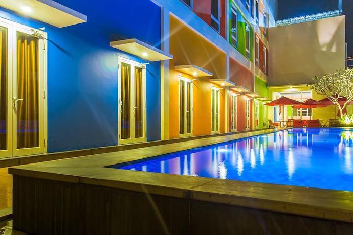 Imagen de la piscina del Hotel Front One Hotel Purwodadi. Foto 11