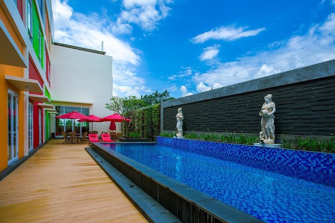 Imagen de la piscina del Hotel Front One Hotel Purwodadi. Foto 13