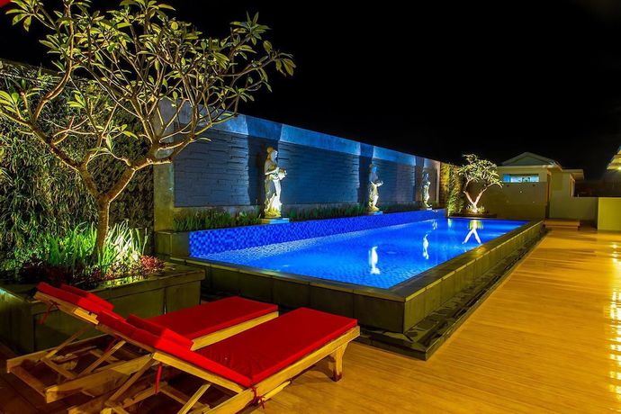 Imagen de la piscina del Hotel Front One Hotel Purwodadi. Foto 14