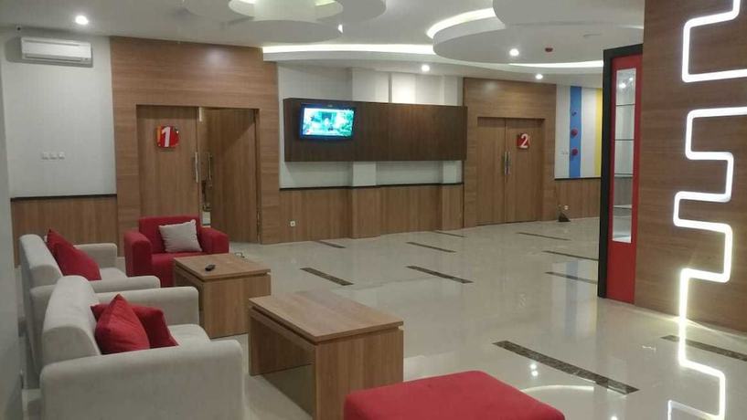 Imagen de los interiores del Hotel Front One Nganjuk. Foto 10