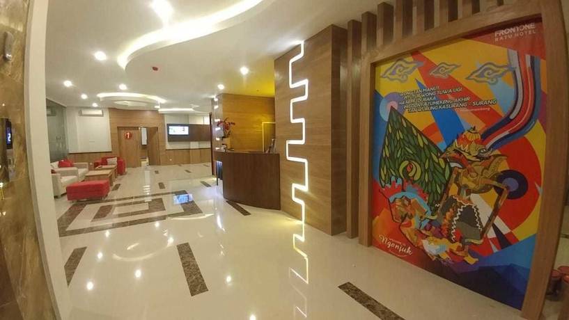 Imagen de los interiores del Hotel Front One Nganjuk. Foto 12