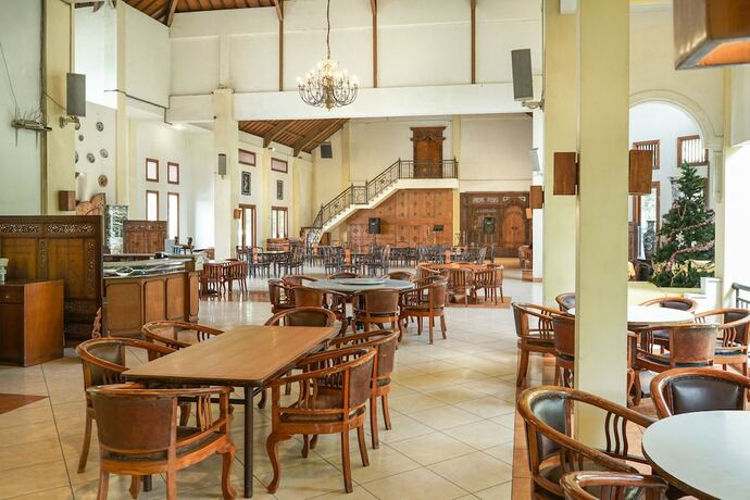 Imagen del bar/restaurante del Hotel Front One Resort Indraloka Temanggung. Foto 9