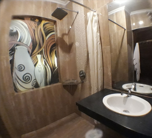 Imagen de la habitación del Hotel Front One Resort Yogyakarta. Foto 12