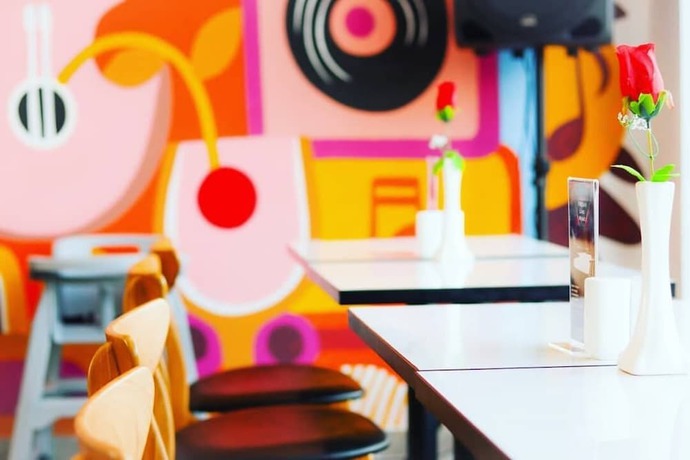 Imagen del bar/restaurante del Hotel Front One Tulungagung. Foto 3