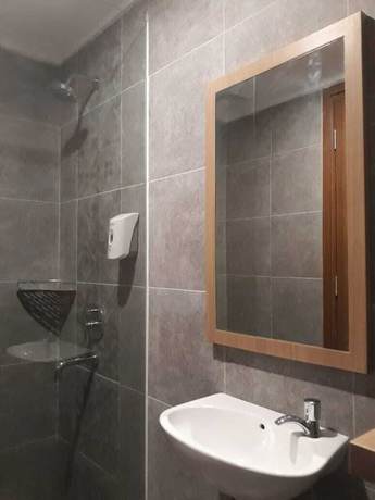 Imagen de la habitación del Hotel Front One Tulungagung. Foto 10