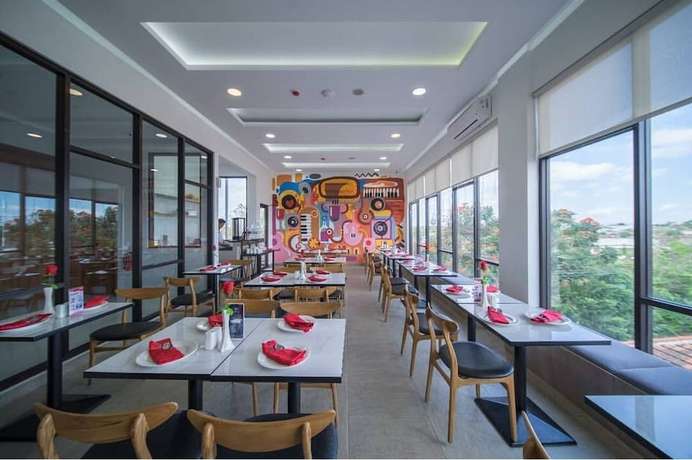 Imagen del bar/restaurante del Hotel Front One Tulungagung. Foto 8