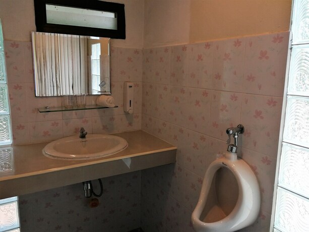 Imagen de la habitación del Hotel Frontier Homestel. Foto 19