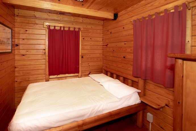 Imagen de la habitación del Hotel Frontier Town Campground. Foto 5