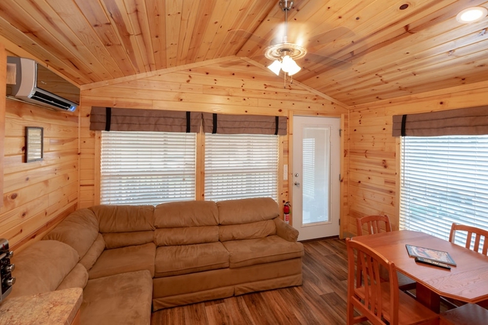 Imagen de la habitación del Hotel Frontier Town Campground. Foto 12