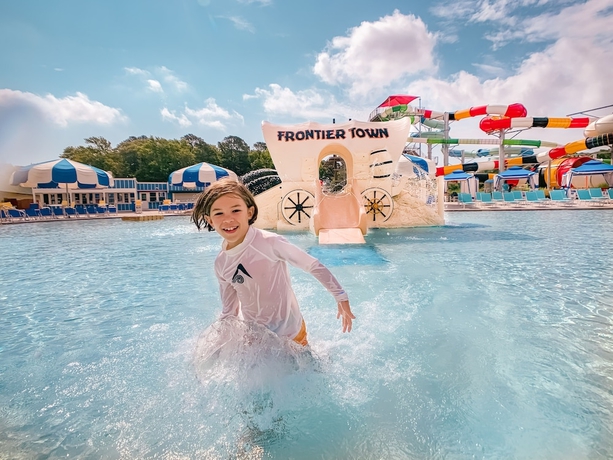 Imagen de la piscina del Hotel Frontier Town Campground. Foto 17