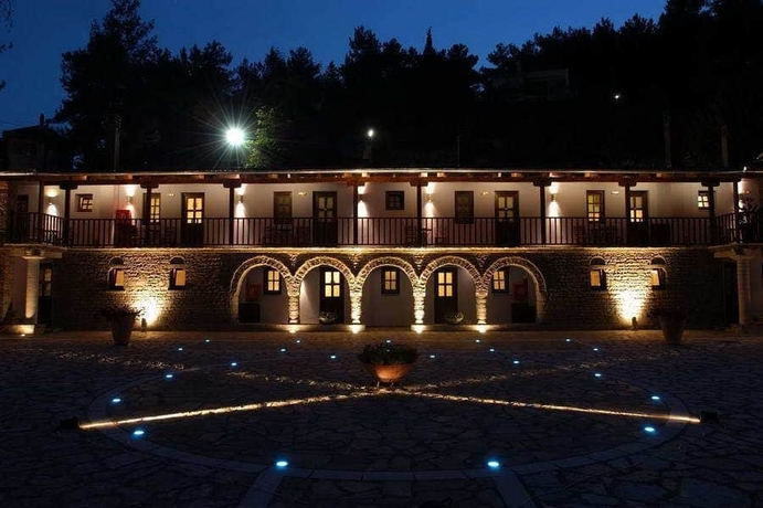 Imagen de los exteriores del Hotel Frontzu Politia. Foto 15