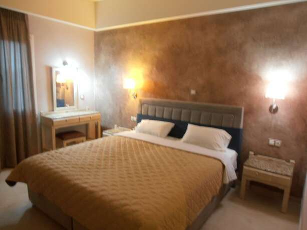 Imagen de la habitación del Hotel Frosini Gardens. Foto 11