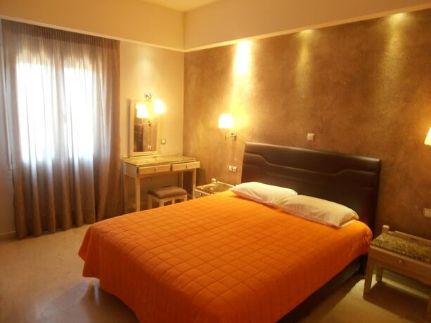 Imagen de la habitación del Hotel Frosini Gardens. Foto 15