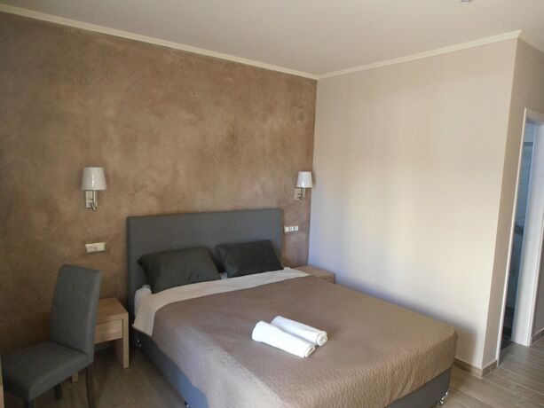 Imagen de la habitación del Hotel Frosini Gardens. Foto 16