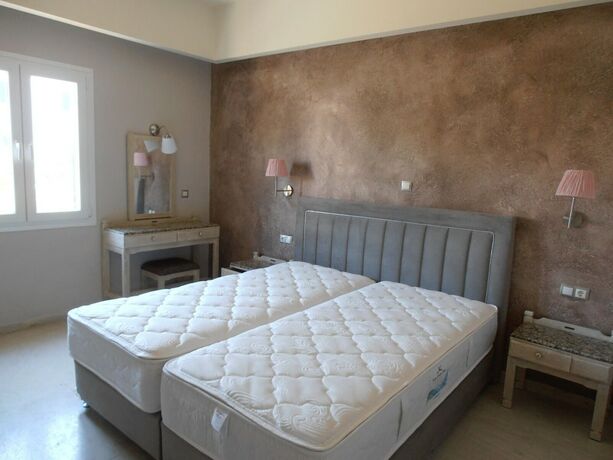 Imagen de la habitación del Hotel Frosini Gardens. Foto 18