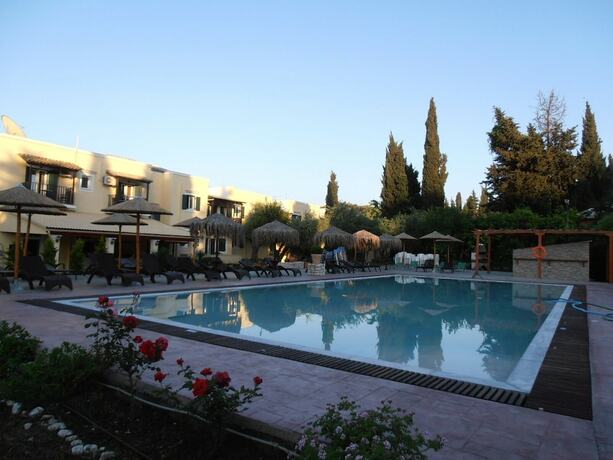 Imagen general del Hotel Frosini Gardens. Foto 8