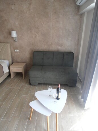 Imagen de la habitación del Hotel Frosini Gardens. Foto 20