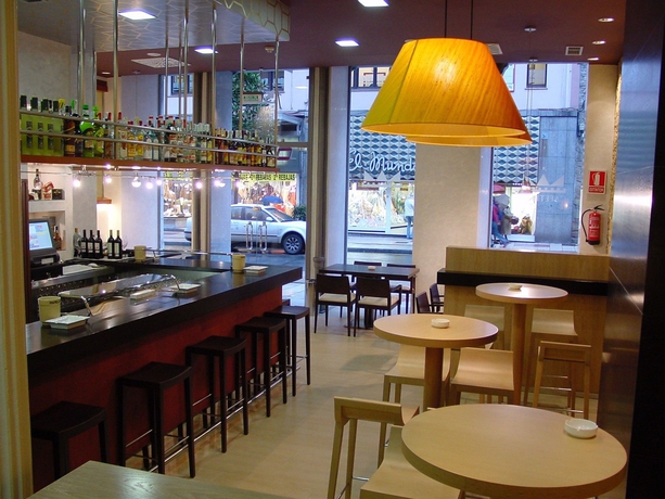 Imagen del bar/restaurante del Hotel Fruela. Foto 2