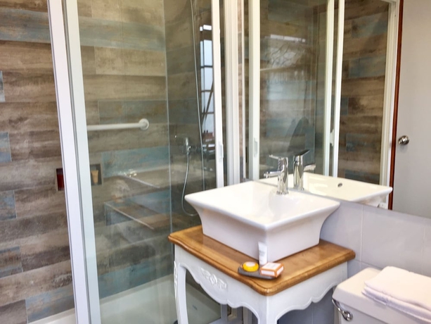 Imagen de la habitación del Hotel Frutillar. Foto 17