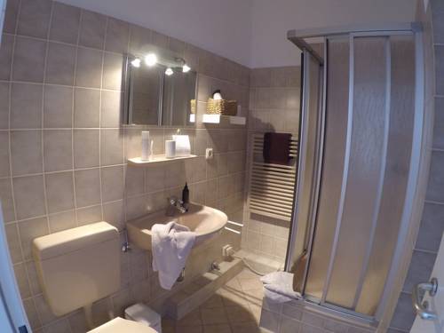 Imagen de la habitación del Hotel Fr&uuml;hst&uuml;ckshotel F&uuml;rstenwerth. Foto 9