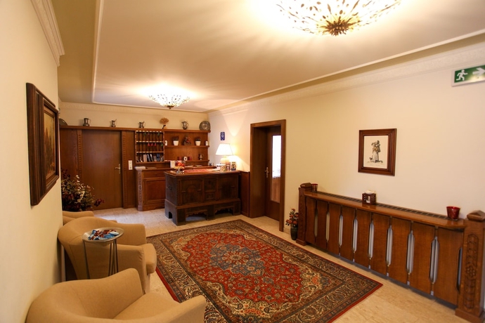 Imagen de los interiores del Hotel Fr&uuml;hst&uuml;ckspension Christina. Foto 15
