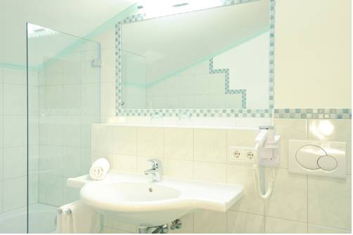 Imagen de la habitación del Hotel Fr&uuml;hst&uuml;ckspension Huber. Foto 9