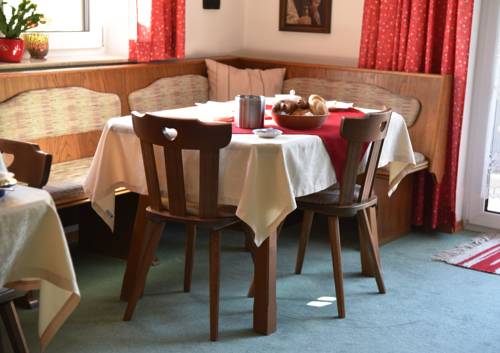 Imagen del bar/restaurante del Hotel Fr&uuml;hst&uuml;ckspension Pachler. Foto 3