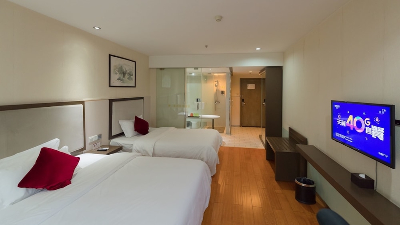 Imagen de la habitación del Hotel Fu Yi Fashion. Foto 16