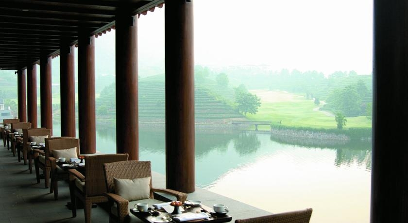 Imagen de los interiores del Hotel Fuchun Resort Hangzhou. Foto 5