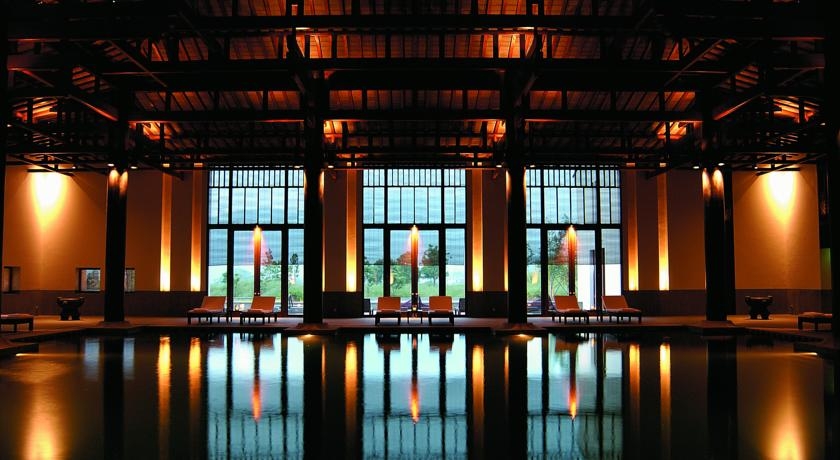 Imagen de la piscina del Hotel Fuchun Resort Hangzhou. Foto 6