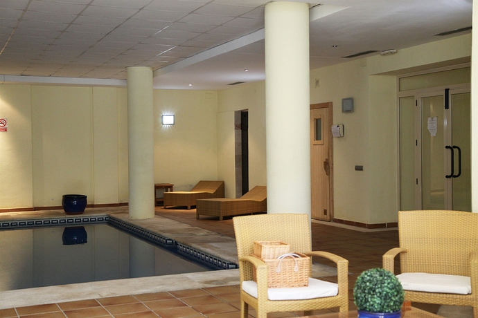 Imagen de la piscina del Hotel Fuente Aloha. Foto 12