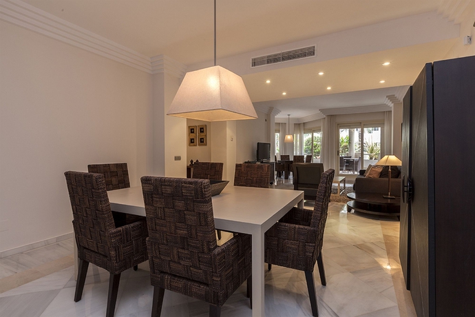 Imagen de la habitación del Hotel Fuente Aloha. Foto 2