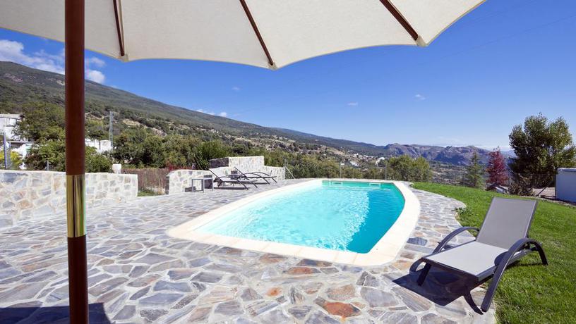 Imagen de la piscina del Hotel Fuente Capilerilla. Foto 9