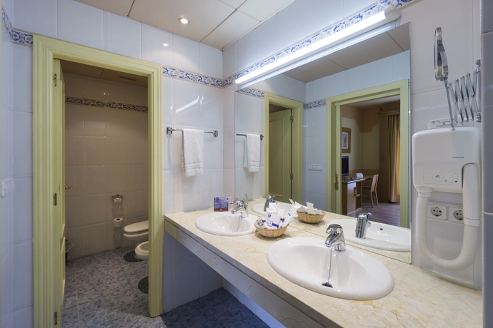 Imagen de la habitación del Hotel Fuente Las Piedras. Foto 15