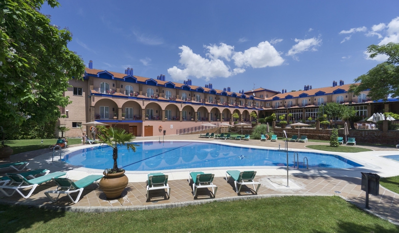 Imagen de la piscina del Hotel Fuente Las Piedras. Foto 18