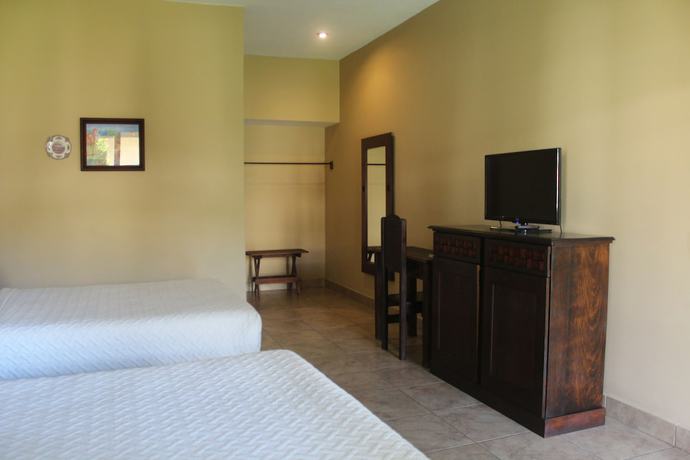 Imagen de la habitación del Hotel Fuente Real. Foto 8