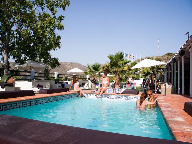 Imagen de la piscina del Hotel Fuente del Lobo Glamping Bungalows - Adults Only. Foto 17