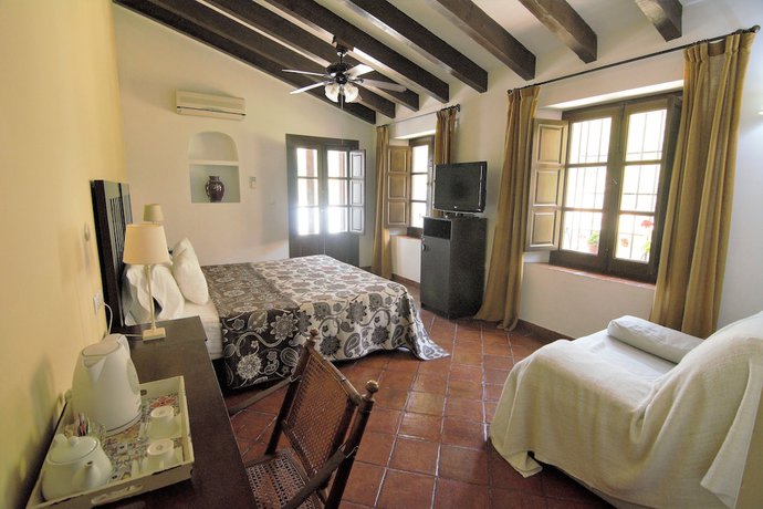 Imagen de la habitación del Hotel Fuente del Sol. Foto 9