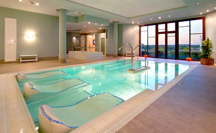 Imagen de la piscina del Hotel Fuerte El Rompido. Foto 18