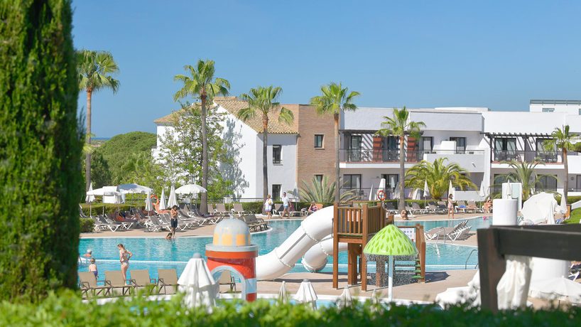 Imagen de la piscina del Hotel Fuerte El Rompido. Foto 19