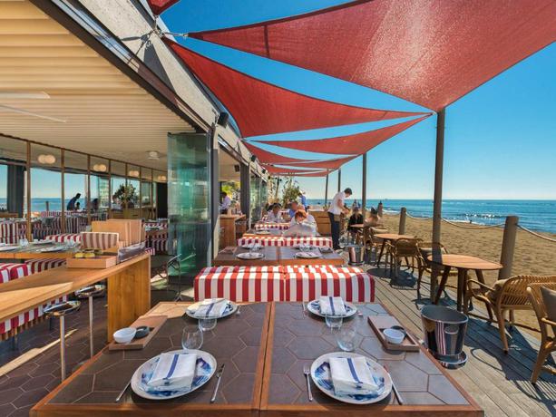 Imagen del bar/restaurante del Hotel Fuerte Marbella. Foto 2