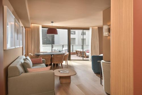 Imagen de la habitación del Hotel Fuerte Marbella. Foto 8