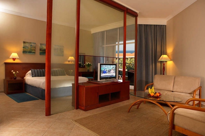 Imagen de la habitación del Hotel Fujairah Rotana Resort and Spa. Foto 6