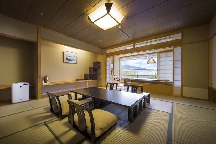Imagen de la habitación del Hotel Fujisan Onsen Kaneyamaen. Foto 11