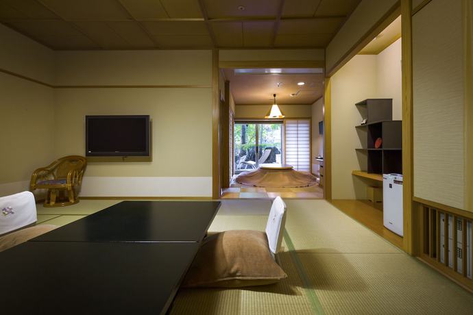 Imagen de la habitación del Hotel Fujisan Onsen Kaneyamaen. Foto 14